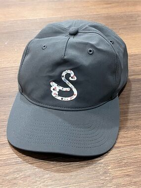 Swannies  Golf SnapBack hat with floral swan logo Gray like new